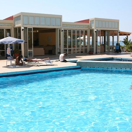 Hotel Kathrin Beach อาเดเลียโนส กัมโปส ภายนอก รูปภาพ